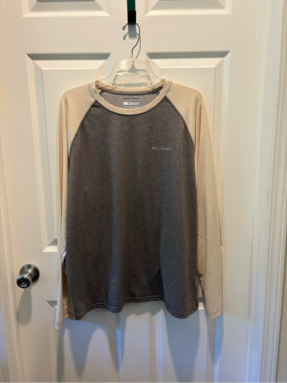 Columbia Men’s Long-Sleeve Raglan Shirt - Gray & Cream XL
